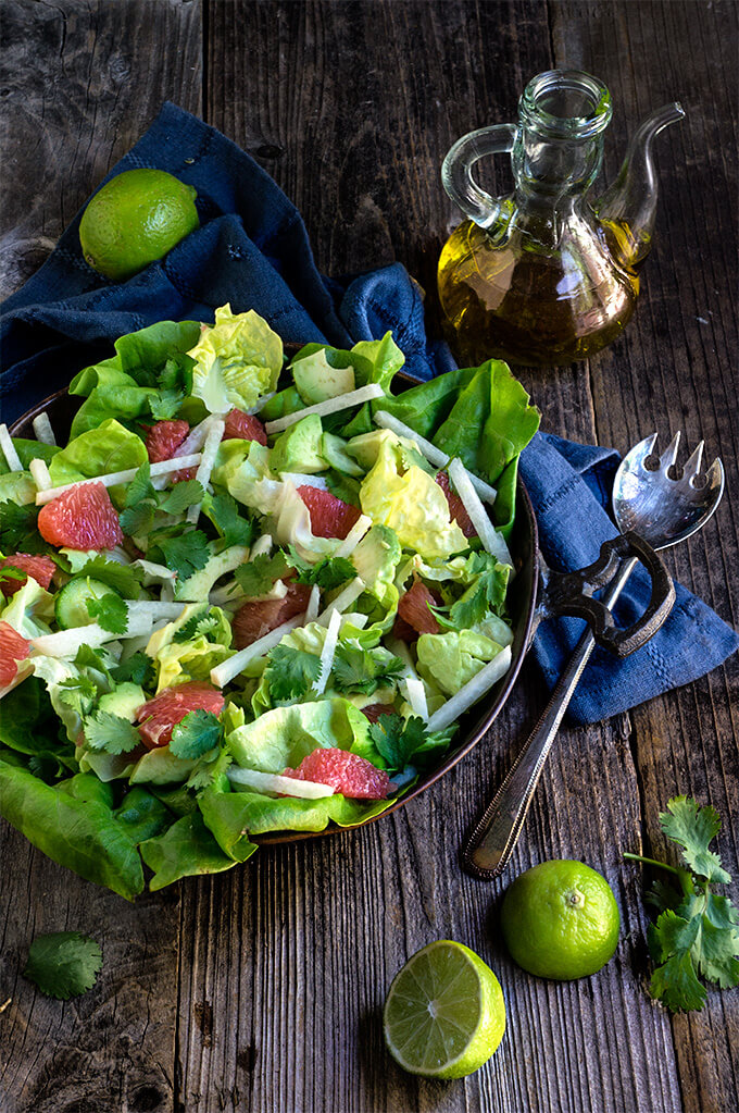 Avocado grapefruit jicama salad - this fabulous salad combines the freshest most delicate flavors in one bowl - crunchy jicama, crisp and cool cucumbers, bitter-sweet grapefruit and creamy avocado, with fresh lime juice and lots of cilantro! | www.viktoriastable.com 