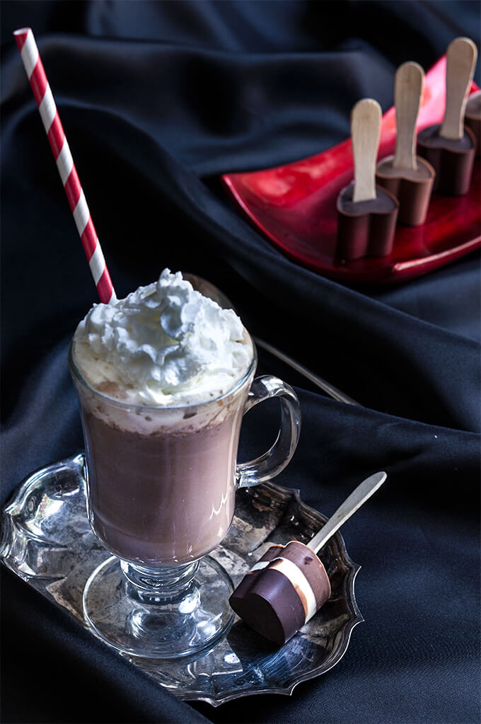 Rich and creamy Viennese hot chocolate with homemade melting hearts hot chocolate spoons - start your Valentine's day with this decadent treat! | www.viktoriastable.com