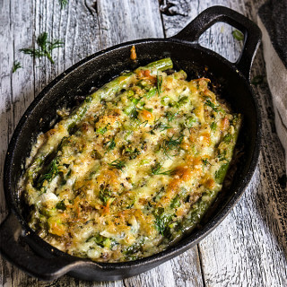 Asparagus mushroom gratin - layers of mushrooms, crème fraîche, and asparagus, dotted with Gruyère and Parmesan cheese, and lots of fresh herbs - a taste of spring in your mouth! | www.viktoriastable.com