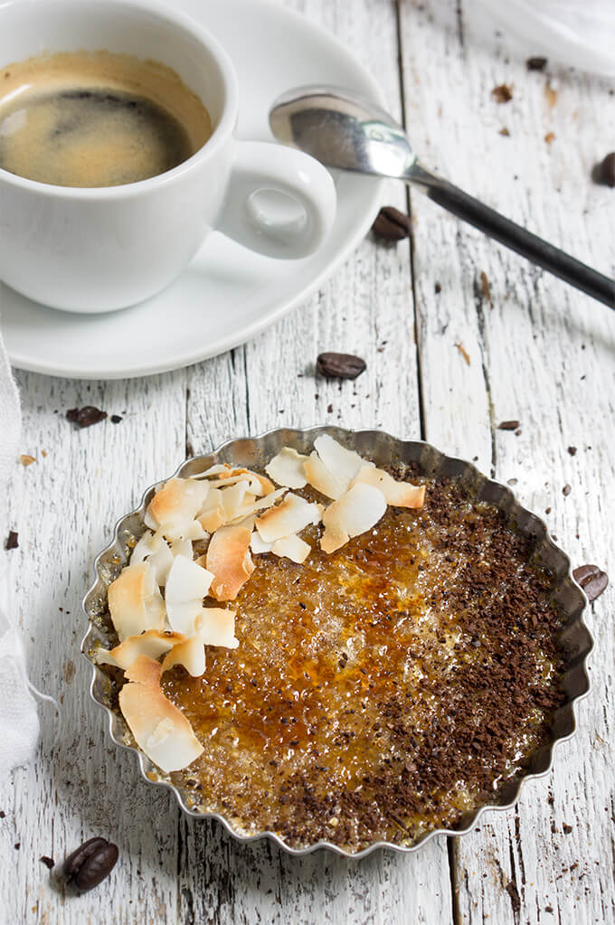 Coffee coconut quinoa brûlée - freshly brewed espresso and coconut milk provide the flavoring for this quinoa breakfast, and a quick brulee on top completes the perfection! | www.viktoriastable.com