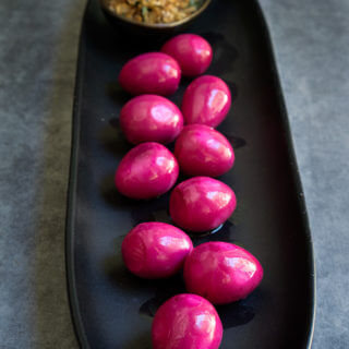 These cute pickled quail eggs are as delicious as they are stunning to look at - served with horseradish mayo, and furikake, they make a spectacular appetizer. | www.viktoriastable.com