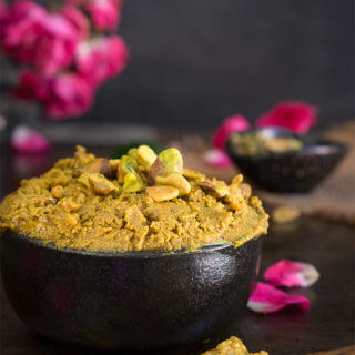 Pistachio honey rose butter - add a little intrigue to your nut butter with a sweet floral touch from the rose water and honey! | www.viktoriastable.com