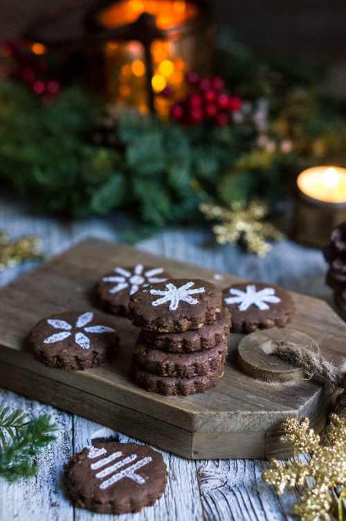Mexican chocolate shortbread cookies - enriched with dark chocolate, and flavored with spicy cinnamon, and hot cayenne pepper, these cookies melt in your mouth with an intense chocolaty flavor, and a lingering warmth and heat.| www.viktoriastable.com