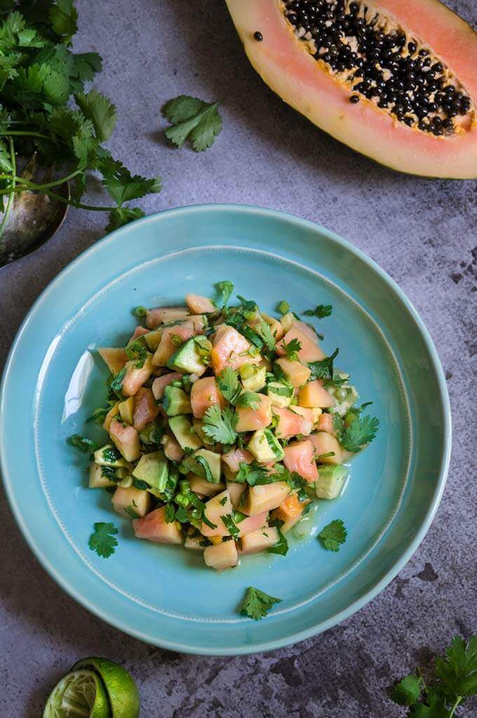Papaya avocado salsa - juicy papaya and creamy avocado are the basis for this mildly sweet, and citrusy salsa that packs a ton of fresh, zesty flavors and tropical aromas. | www.viktoriastable.com
