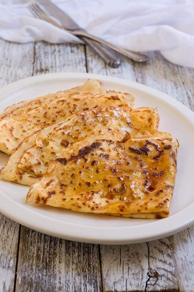 Crispy caramelized crepes - classic French crepes, crisped up with a thin layer of buttery, salted caramel on one side - they are simply too good to miss. | www.viktoriastable.com