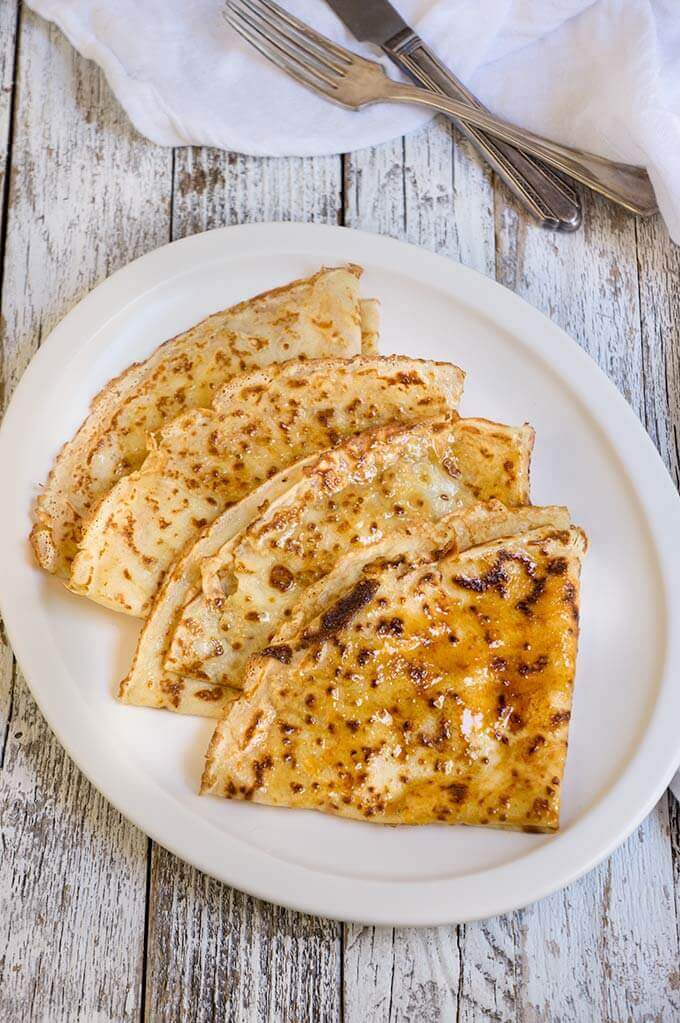 Crispy caramelized crepes - classic French crepes, crisped up with a thin layer of buttery, salted caramel on one side - they are simply too good to miss. | www.viktoriastable.com