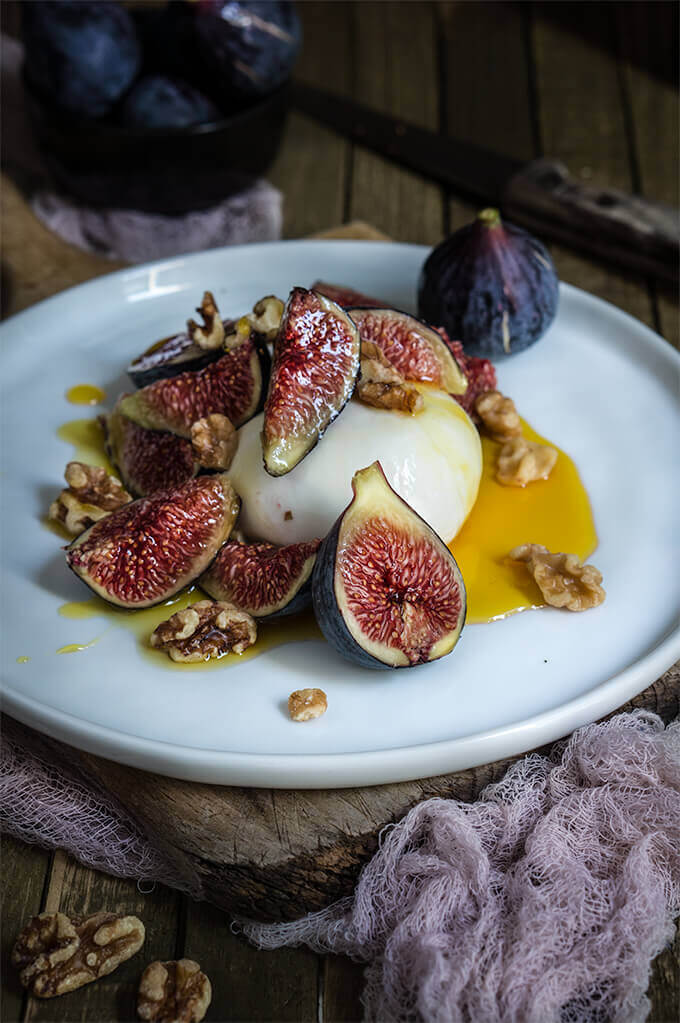 Figs with burrata, honey and salted walnuts | www.viktoriastable.com