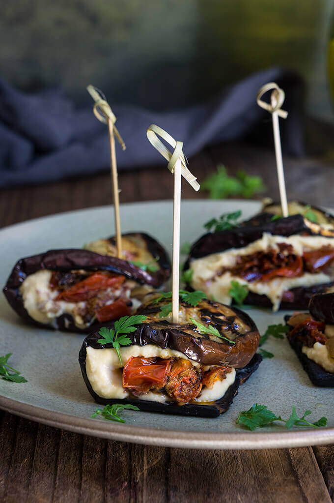 Eggplant hummus wraps with smoky tomato confit - loaded with creamy hummus, roasted smoky tomatoes, and chopped kalamata olives, these wraps taste amazing, and are the perfect summer meal or appetizer. | www.viktoriastable.com