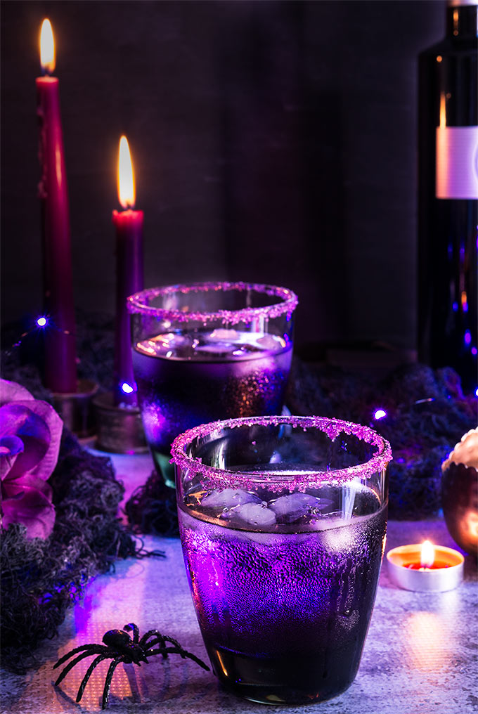 Purple Moscow mule - floral aroma, spicy fruit flavors, and a whimsical purple color, make this drink the ideal Halloween cocktail. | www.viktoriastable.com