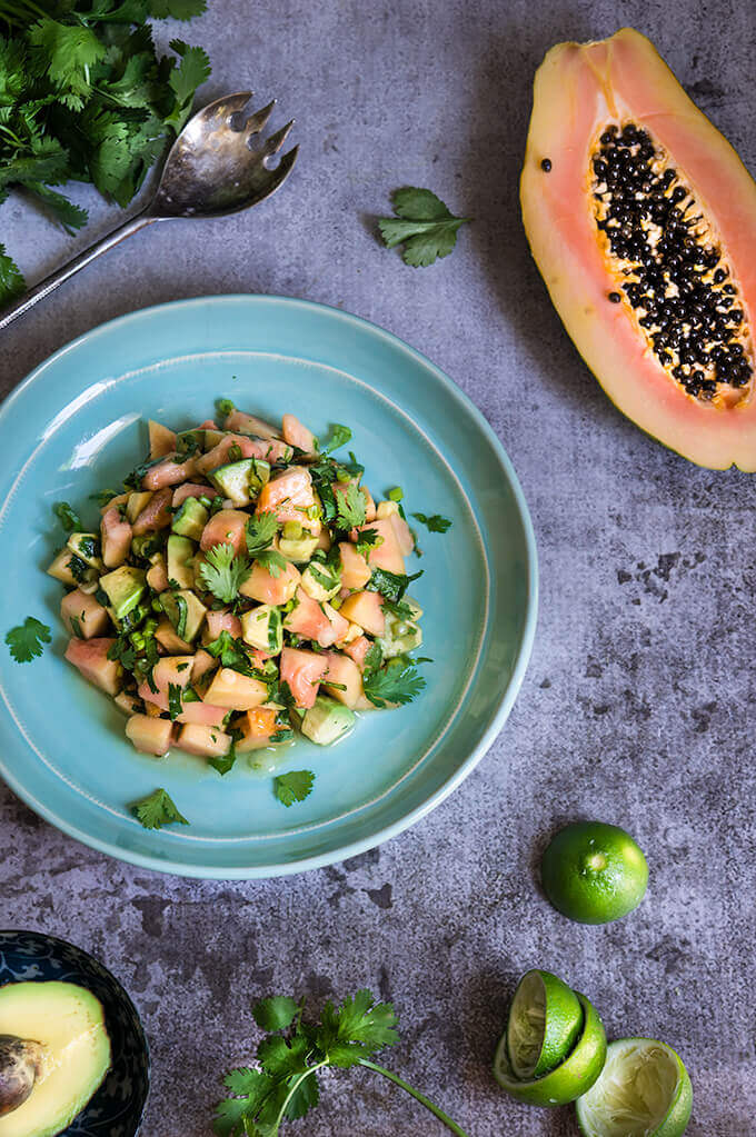 Papaya avocado salsa - juicy papaya and creamy avocado are the basis for this mildly sweet, and citrusy salsa that packs a ton of fresh, zesty flavors and tropical aromas. | www.viktoriastable.com