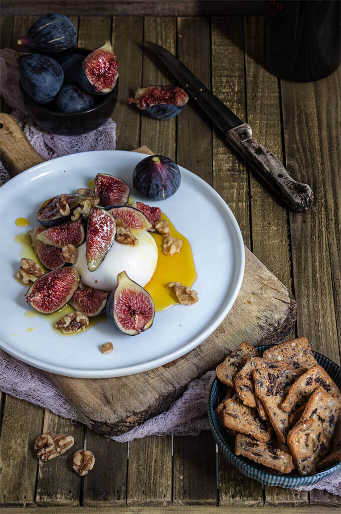 Figs with burrata, honey and salted walnuts | www.viktoriastable.com